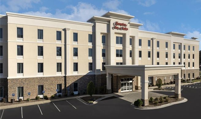 Hampton Inn & Suites Fayetteville Exterior