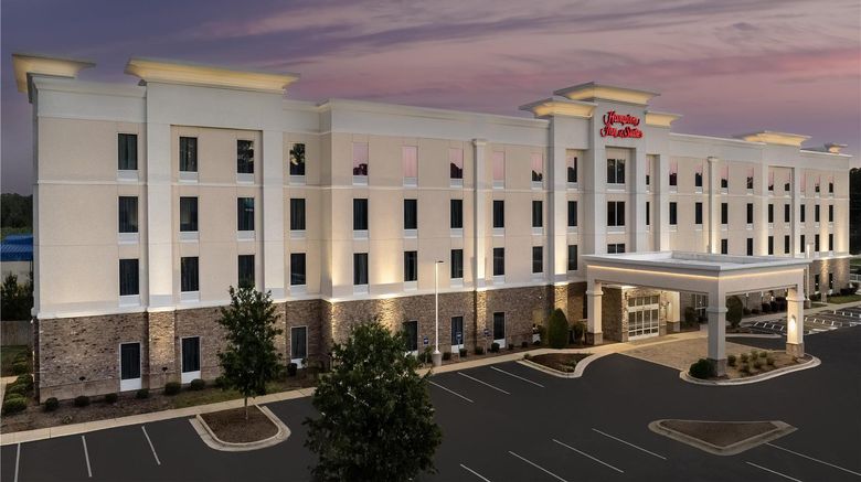 <b>Hampton Inn & Suites Fayetteville Exterior</b>. Images powered by <a href="https://iceportal.shijigroup.com/" title="IcePortal" target="_blank">IcePortal</a>.