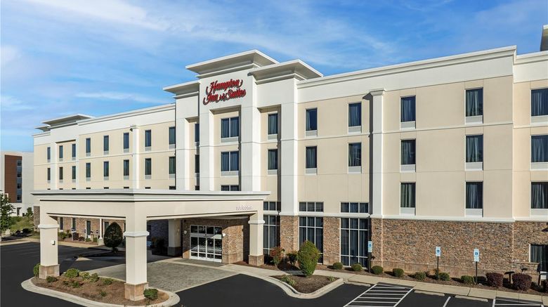 <b>Hampton Inn & Suites Fayetteville Exterior</b>. Images powered by <a href="https://iceportal.shijigroup.com/" title="IcePortal" target="_blank">IcePortal</a>.