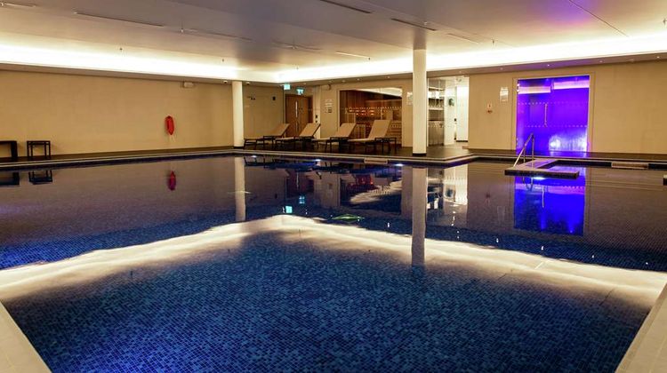 Lincoln Plaza London, Curio Collection Pool