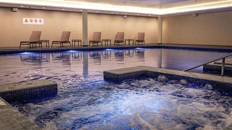 Lincoln Plaza London, Curio Collection Pool