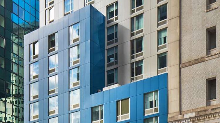 Hilton Garden Inn Financial Center Exterior