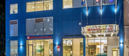 Hilton Garden Inn Financial Center Exterior