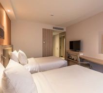 Hampton by Hilton Freiburg Room