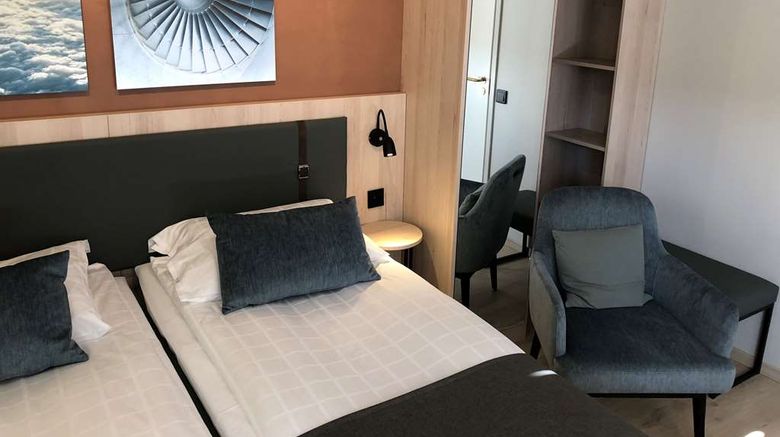 <b>Airport Hotel Pilotti Room</b>. Images powered by <a href="https://iceportal.shijigroup.com/" title="IcePortal" target="_blank">IcePortal</a>.