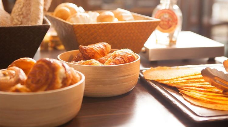 Novotel London Stansted Airport Restaurant