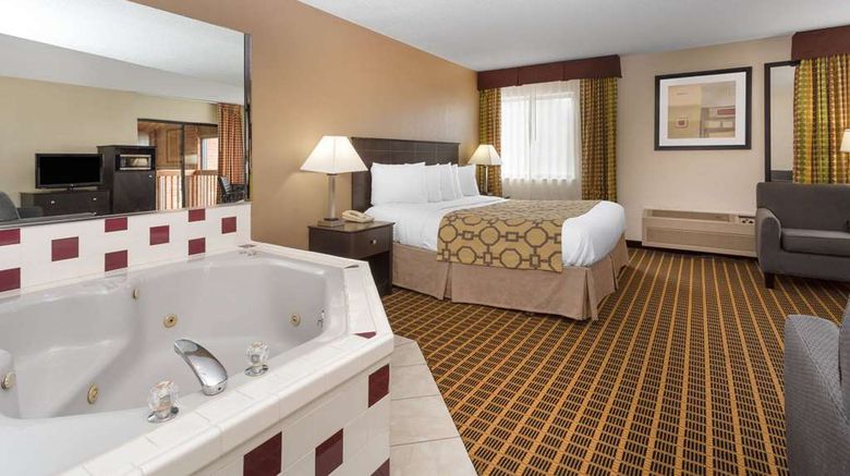 <b>Baymont Inn & Suites, Harvard Suite</b>. Images powered by <a href="https://iceportal.shijigroup.com/" title="IcePortal" target="_blank">IcePortal</a>.