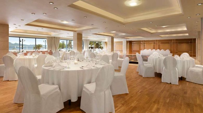 <b>Ramada Loutraki Poseidon Resort Ballroom</b>. Images powered by <a href="https://iceportal.shijigroup.com/" title="IcePortal" target="_blank">IcePortal</a>.