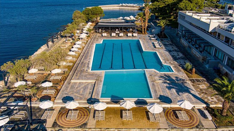 <b>Ramada Loutraki Poseidon Resort Pool</b>. Images powered by <a href="https://iceportal.shijigroup.com/" title="IcePortal" target="_blank">IcePortal</a>.