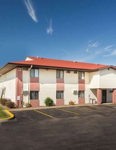 Super 8 Eau Claire I-94