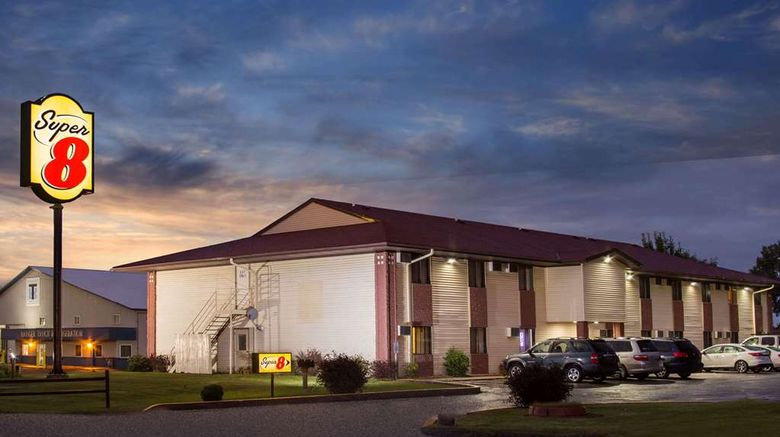 <b>Super 8 Eau Claire I-94 Exterior</b>. Images powered by <a href="https://iceportal.shijigroup.com/" title="IcePortal" target="_blank">IcePortal</a>.