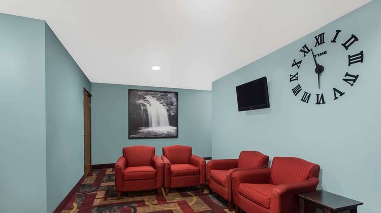 Super 8 Eau Claire I-94 Lobby