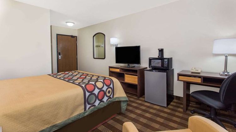 Super 8 Eau Claire I-94 Room