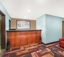 Super 8 Eau Claire I-94 Lobby