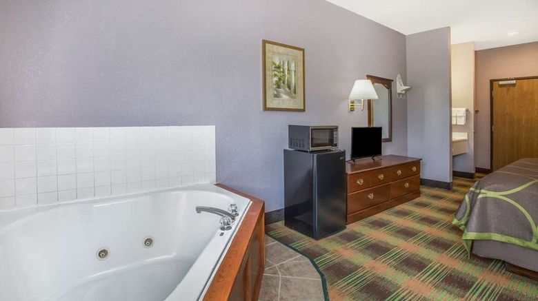 <b>Super 8 by Wyndham Sweet Springs Suite</b>. Images powered by <a href="https://iceportal.shijigroup.com/" title="IcePortal" target="_blank">IcePortal</a>.
