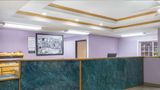 Super 8 by Wyndham Sweet Springs Lobby