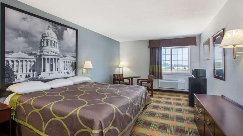 <b>Super 8 by Wyndham Sweet Springs Room</b>. Images powered by <a href="https://iceportal.shijigroup.com/" title="IcePortal" target="_blank">IcePortal</a>.
