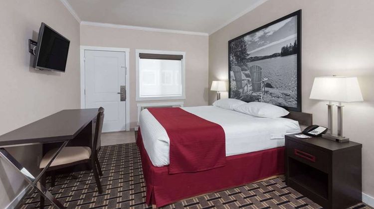 Super 8 Watrous Room