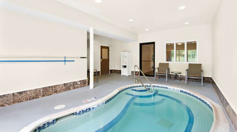<b>Best Western Palmyra Inn & Suites Pool</b>. Images powered by <a href="https://iceportal.shijigroup.com/" title="IcePortal" target="_blank">IcePortal</a>.