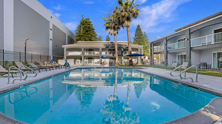 <b>SureStay Plus by BW Sacramento North Pool</b>. Images powered by <a href="https://iceportal.shijigroup.com/" title="IcePortal" target="_blank">IcePortal</a>.