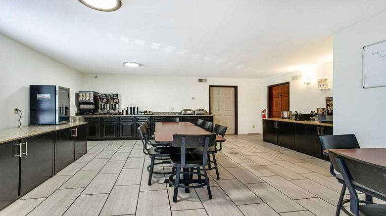 <b>SureStay Plus by BW Sacramento North Restaurant</b>. Images powered by <a href="https://iceportal.shijigroup.com/" title="IcePortal" target="_blank">IcePortal</a>.