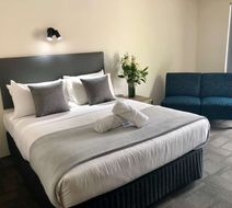 Hotel Clipper Room