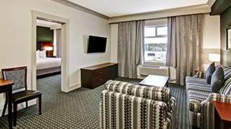 Chateau Nova Yellowknife Suite