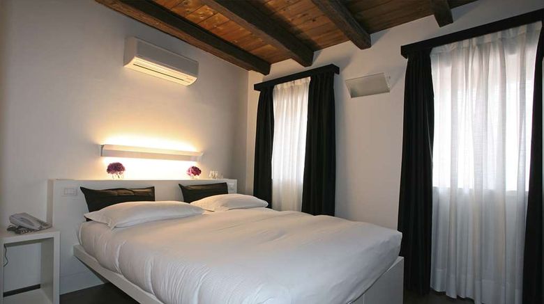 <b>Urban Hotel Design Room</b>. Images powered by <a href="https://iceportal.shijigroup.com/" title="IcePortal" target="_blank">IcePortal</a>.