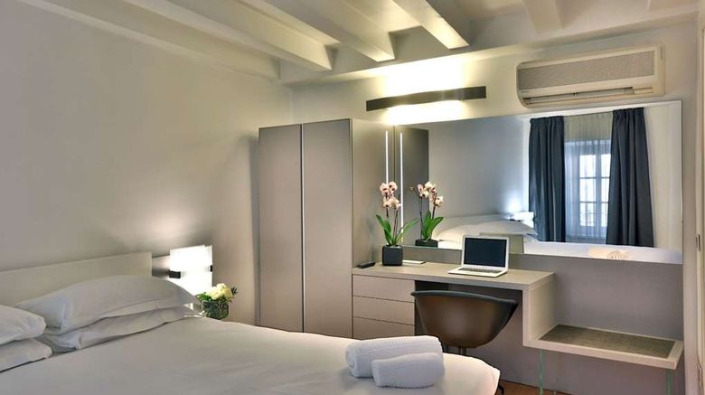 <b>Urban Hotel Design Room</b>. Images powered by <a href="https://iceportal.shijigroup.com/" title="IcePortal" target="_blank">IcePortal</a>.