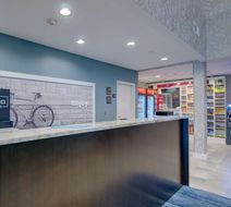 Hampton Inn & Suites Boston/Stoughton Lobby
