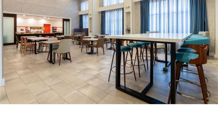 Hampton Inn & Suites Boston/Stoughton Restaurant