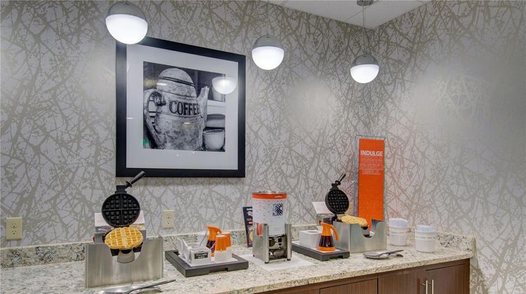 Hampton Inn & Suites Boston/Stoughton Restaurant
