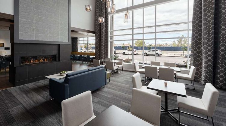 Hampton Inn & Suites Quebec City Lobby