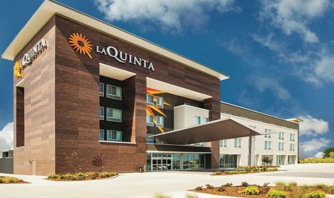 La Quinta Inn & Suites Wichita Northeast Exterior