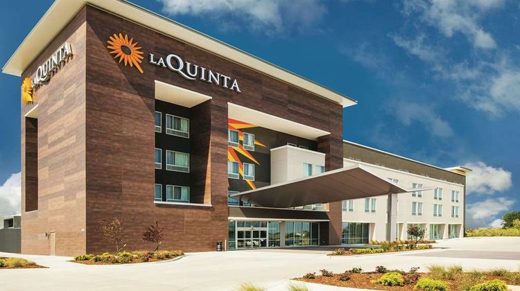 La Quinta Inn & Suites Wichita Northeast Exterior