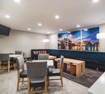 La Quinta Inn & Suites Chattanooga North Lobby
