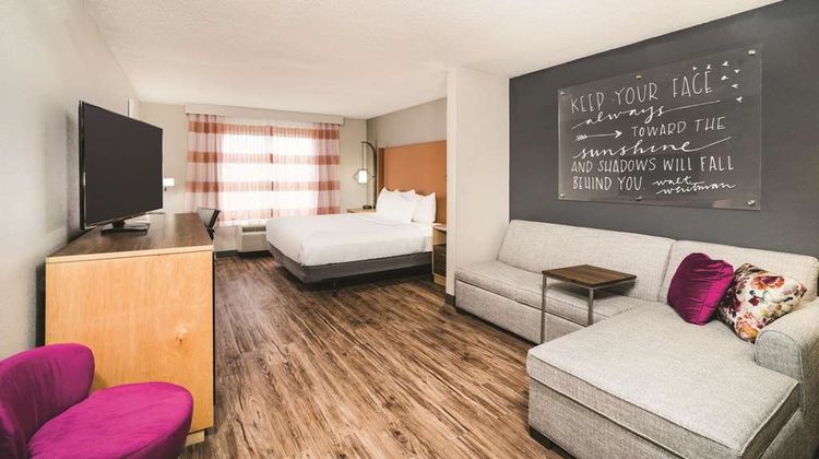 La Quinta Inn & Suites Chattanooga North Room