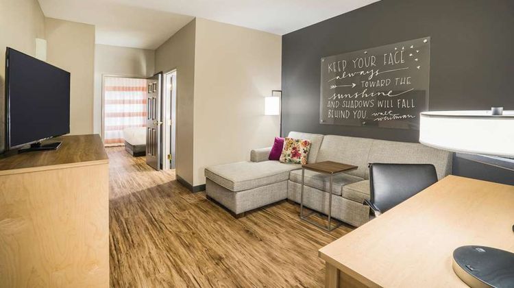 La Quinta Inn & Suites Chattanooga North Suite