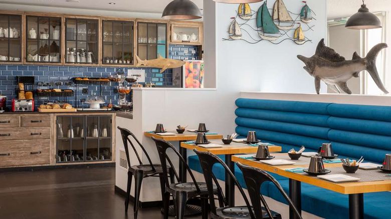 <b>Best Western Hotel Canet-Plage Restaurant</b>. Images powered by <a href="https://iceportal.shijigroup.com/" title="IcePortal" target="_blank">IcePortal</a>.