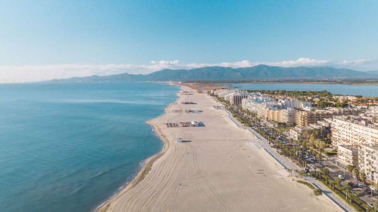 <b>Best Western Hotel Canet-Plage Beach</b>. Images powered by <a href="https://iceportal.shijigroup.com/" title="IcePortal" target="_blank">IcePortal</a>.