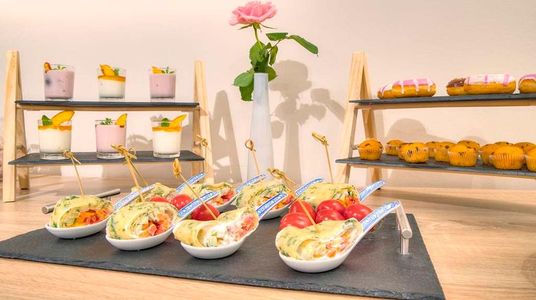 <b>Best Western Hotel Brunnenhof Meeting</b>. Images powered by <a href="https://iceportal.shijigroup.com/" title="IcePortal" target="_blank">IcePortal</a>.