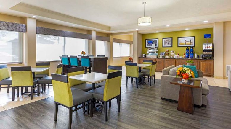 <b>Best Western Town Center Hotel & Suites Restaurant</b>. Images powered by <a href="https://iceportal.shijigroup.com/" title="IcePortal" target="_blank">IcePortal</a>.