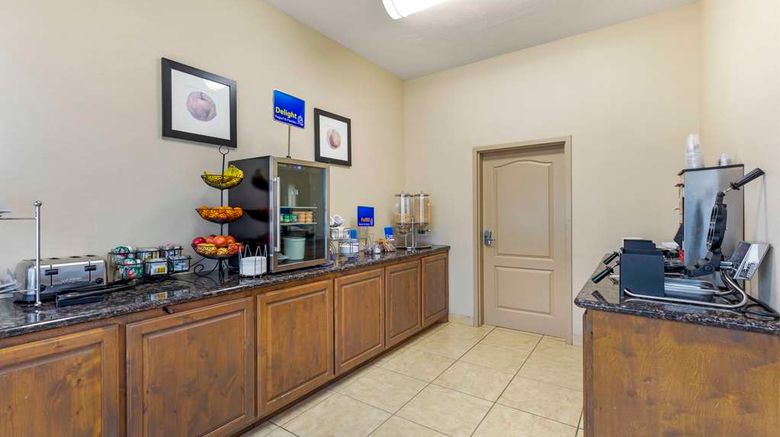 <b>Best Western Town Center Hotel & Suites Restaurant</b>. Images powered by <a href="https://iceportal.shijigroup.com/" title="IcePortal" target="_blank">IcePortal</a>.