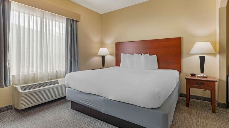 <b>Best Western Town Center Hotel & Suites Suite</b>. Images powered by <a href="https://iceportal.shijigroup.com/" title="IcePortal" target="_blank">IcePortal</a>.