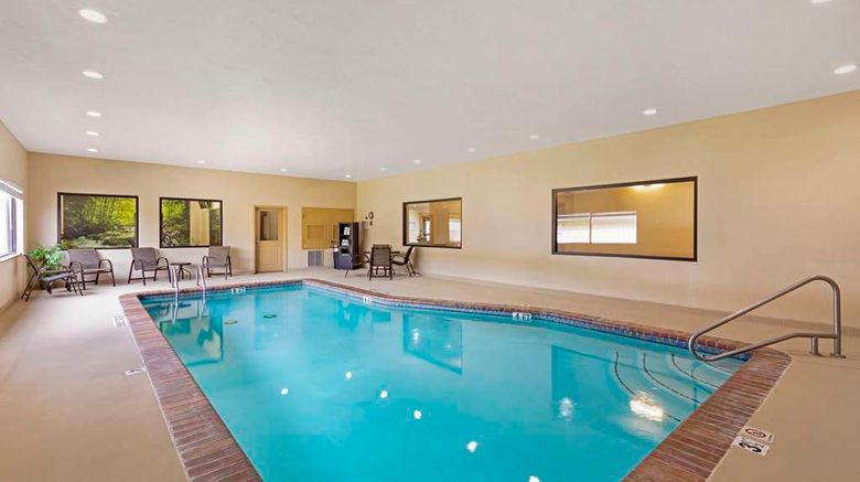 <b>Best Western Town Center Hotel & Suites Pool</b>. Images powered by <a href="https://iceportal.shijigroup.com/" title="IcePortal" target="_blank">IcePortal</a>.