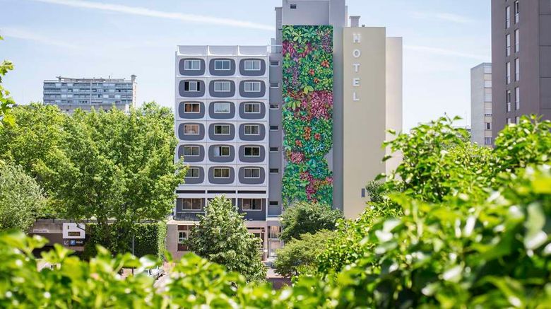 <b>Hotel des Congres Exterior</b>. Images powered by <a href="https://iceportal.shijigroup.com/" title="IcePortal" target="_blank">IcePortal</a>.