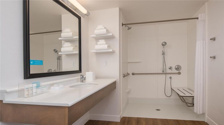 Hampton Inn & Suites Pearl District Room