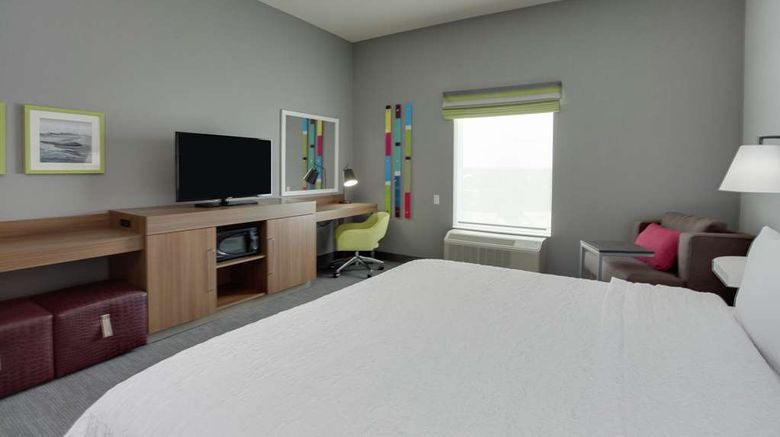 <b>Hampton Inn Ft Lauderdale Pompano Beach Room</b>. Images powered by <a href="https://iceportal.shijigroup.com/" title="IcePortal" target="_blank">IcePortal</a>.