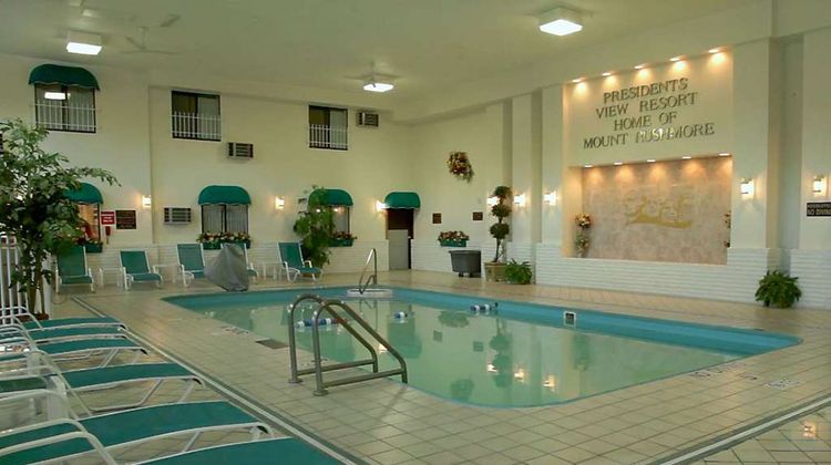 Baymont Inn/Suites near Mt. Rushmore Pool