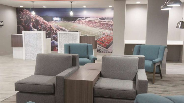 La Quinta Inn & Suites Pittsburg Lobby